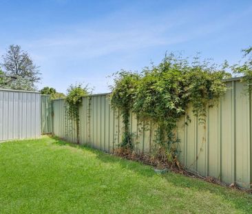 Spacious private granny flat with water included - Photo 1