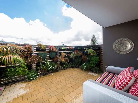 23A Eastbourne Crescent, Nollamara WA 6061 - Photo 1