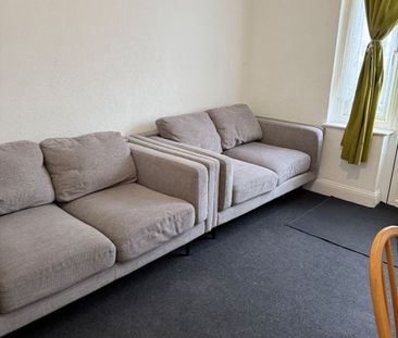 2 Bed Flat, Eastern Avenue, IG2 - Photo 2