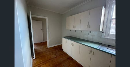 CENTRAL LOCATION - Photo 5