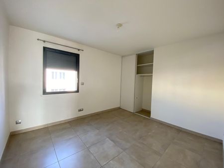 Location Appartement 3 pièces 74m² GUILHERAND GRANGES 07500 - Photo 3