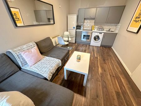 3 bedroom flat to rent - Photo 3