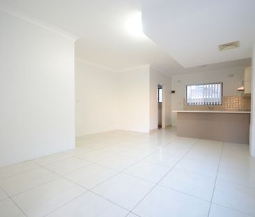 2 Bedroom Townhouse!! - Photo 2