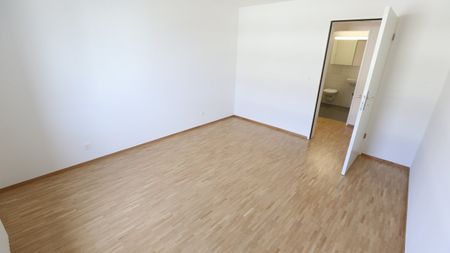 Lichtdurchflutete, moderne Wohnung an kinderfreundlicher Lage - Photo 3