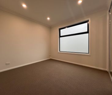 4-Bedroom Townhouse in Convenient Location - Photo 5