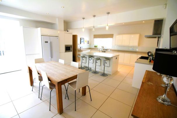 1 bedroom in a house share to rent - Photo 1
