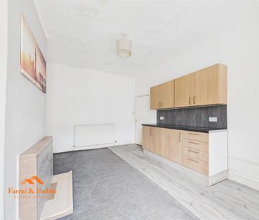 4 bedroom terraced house to rent - Photo 3