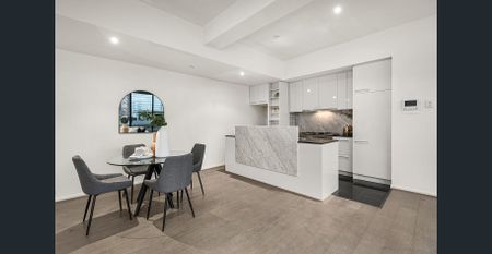 Prestige and Convenience in the Heart of Melbourne - Photo 2