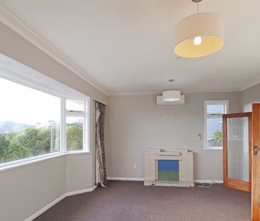 Sunny 3-Bedroom Home with Views in Island Bay - Photo 5