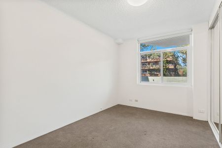 Ground Floor Apartment in the Heart of Brighton-Le-Sands - Photo 5