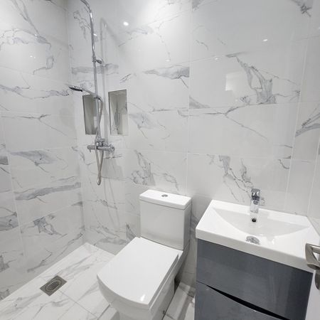 Studio Flat, Ashurst Drive, IG6 - Photo 4