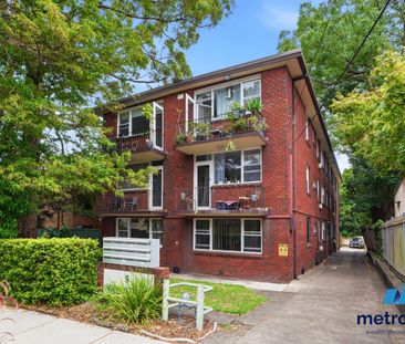 CHARMING GROUND-FLOOR APARTMENT IN PRIME MARRICKVILLE LOCATION - Photo 5