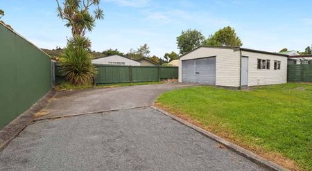 Family Home - Photo 4