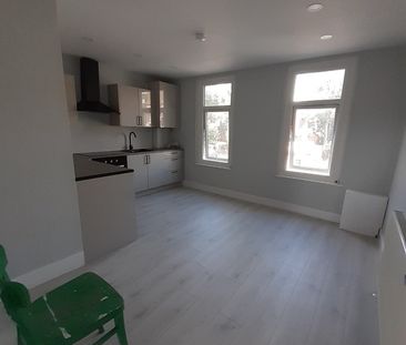 4 Bed Flat, High Street, N15 - Photo 3