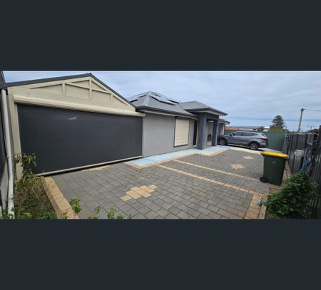 22 Hinton Street, Port Noarlunga, SA 5167 - Photo 2