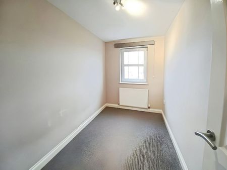 4 bedroom semi-detached house to rent - Photo 2