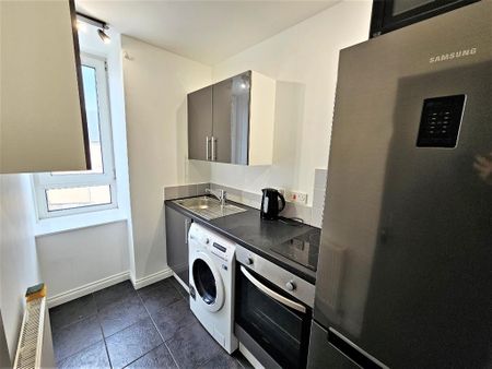 2 bedroom flat to rent - Photo 3