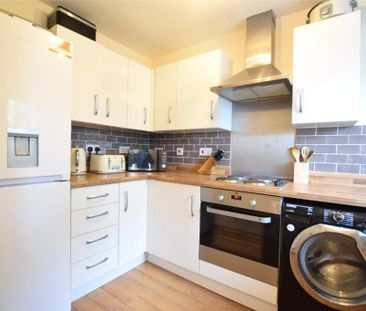 2 bedroom semi-detached house to rent - Photo 6