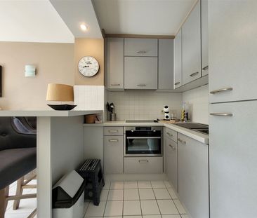 Lichtrijk appartement met garage box - Photo 4