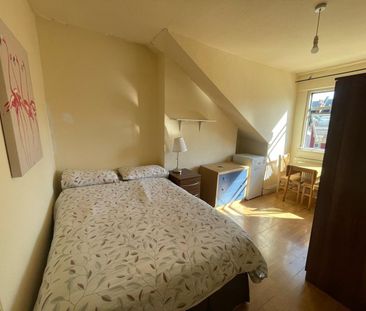 Room in a Shared House, Chichele Road, NW2 - Photo 5