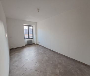 Appartement À Louer 4 Pièces , 80 M² - Photo 2