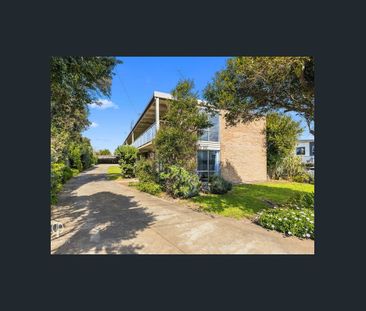 2 Bedroom Apartment - Walk to the Beach! - Photo 6