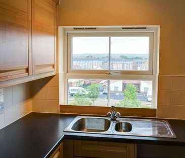 Bache House, Swindon, Wiltshire, SN25 - Photo 2