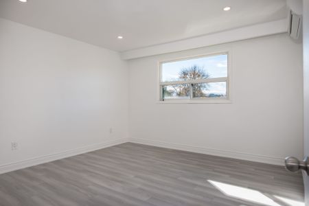 For Lease - 59 Bowhill Crescent Unit# 3, Toronto, Ontario - Photo 4