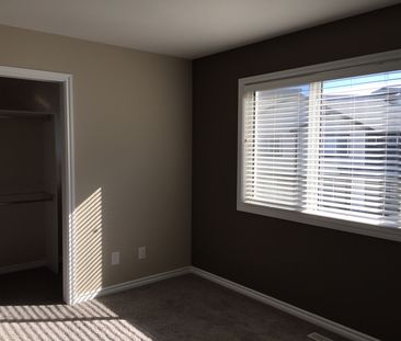 UNIVERSITY PARK ESTATES - Photo 3