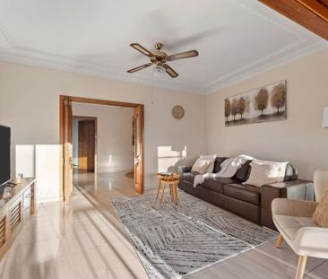 LAKEFRONT LIVING WITH BREATHTAKING VIEWS - Photo 4