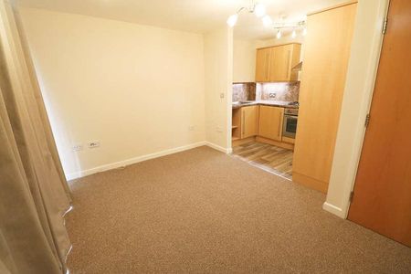 Upper Bond Street, Hinckley, Leicestershire, LE10 - Photo 2