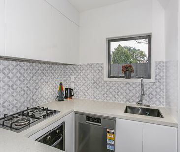 Single Garage & Modern Living - Photo 1