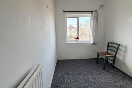 3 bedroom semi-detached house to rent - Photo 5