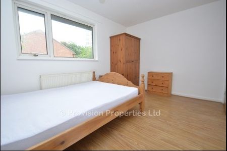 2 Bedroom Student Houses in Leeds - Photo 2