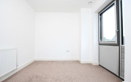 Allocated parking and stunning balcony views make this property an excellent choice for those looking to live within a short distance of the city centre. - Photo 3