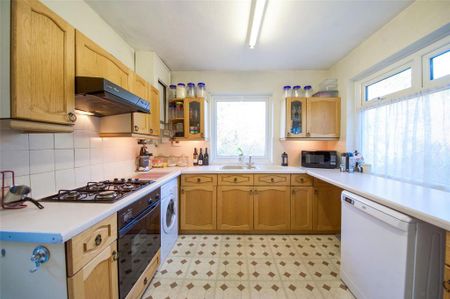 2 bedroom semi-detached house to rent - Photo 5