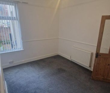 4 bedroom terraced house to rent - Photo 6