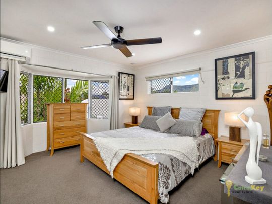 Beautifully Maintained Upstairs Unit In Outstanding Location!! - Photo 1