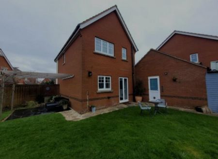 3 bedroom detached house to rent - Photo 2