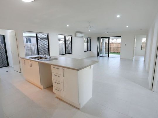 Your perfect balance of space, style & location in Kelso - Photo 1