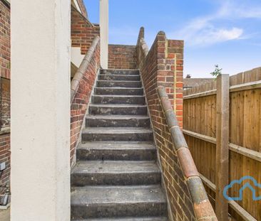 RM1 Woodstock Court | Lee | London | SE12 9HT - Photo 1