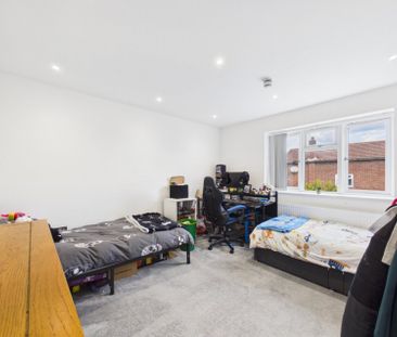 Station Crescent, Ashford, Surrey,TW15 - Photo 3