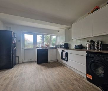 Stanley Road - Photo 5