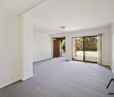 Spacious 3-Bedroom Townhouse in Prime Wollstonecraft Location - Photo 2