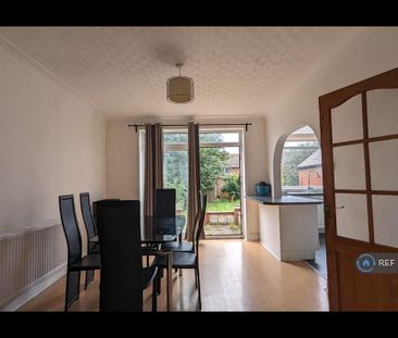 3 bedroom semi-detached house to rent - Photo 4
