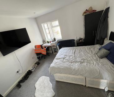 6 bedroom semi-detached house to rent - Photo 3