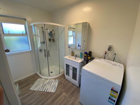 Tidy townhouse in Newlands - Photo 3