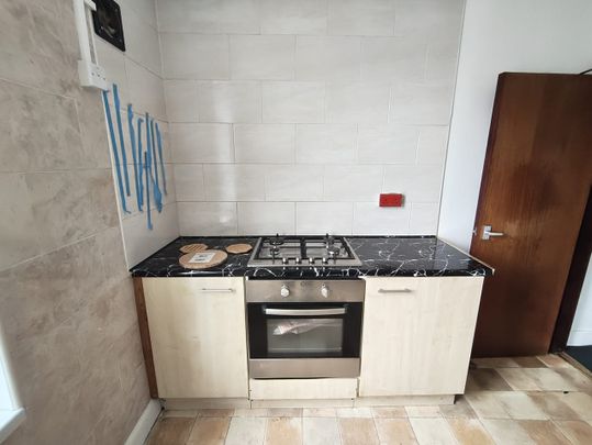 Room in a Shared House, Pascal St, M19 - Photo 1