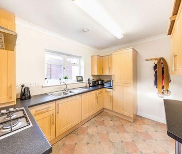 2 bedroom semi-detached house to rent - Photo 2