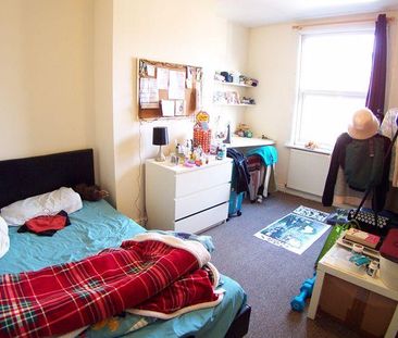 4 bedroom terraced house to rent - Photo 2